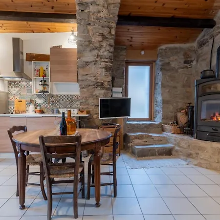 Petite Maison Pleine Nature Holiday home La Bastide-Pradines